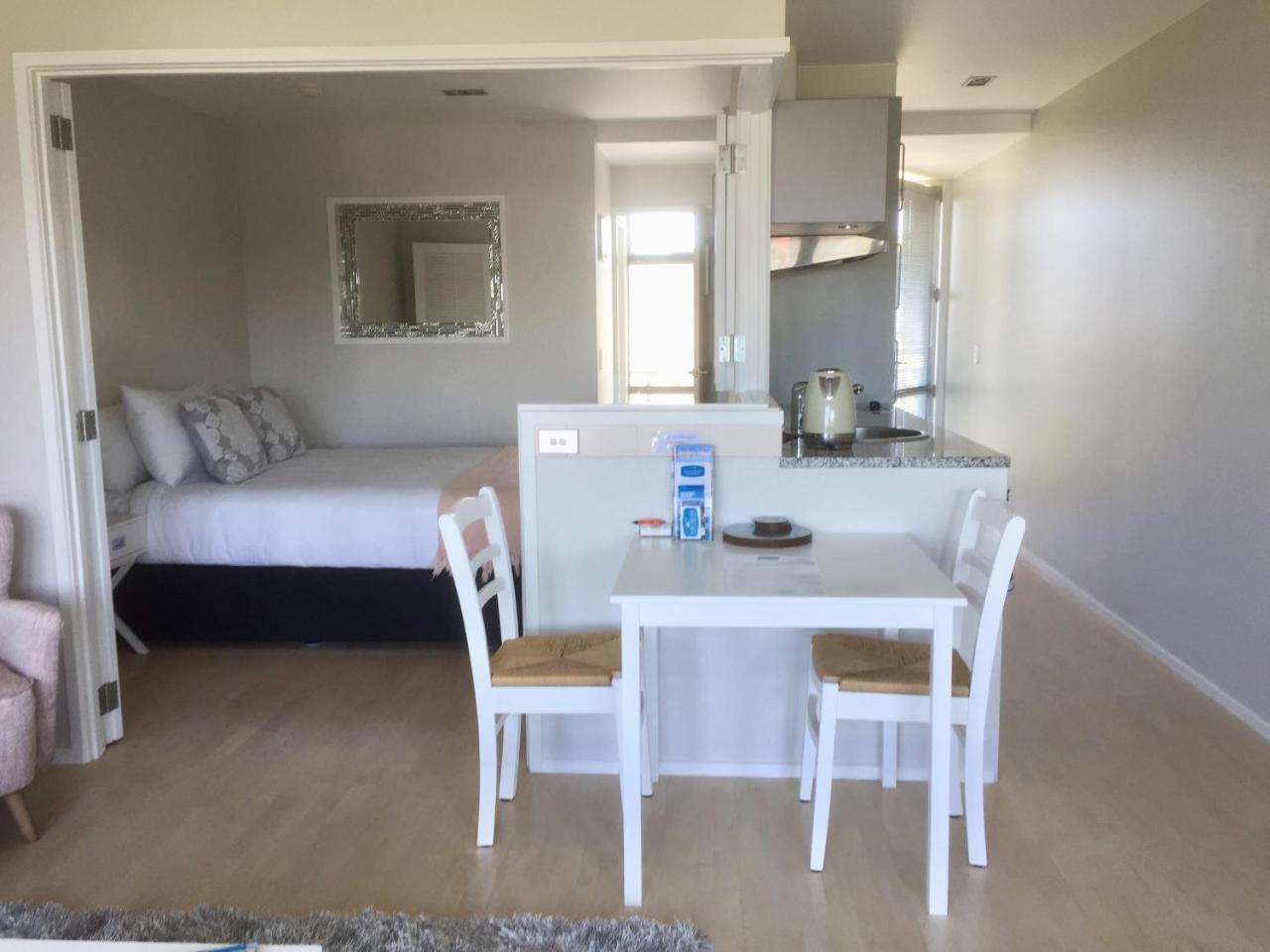 Oneroa Bay Villas Esterno foto